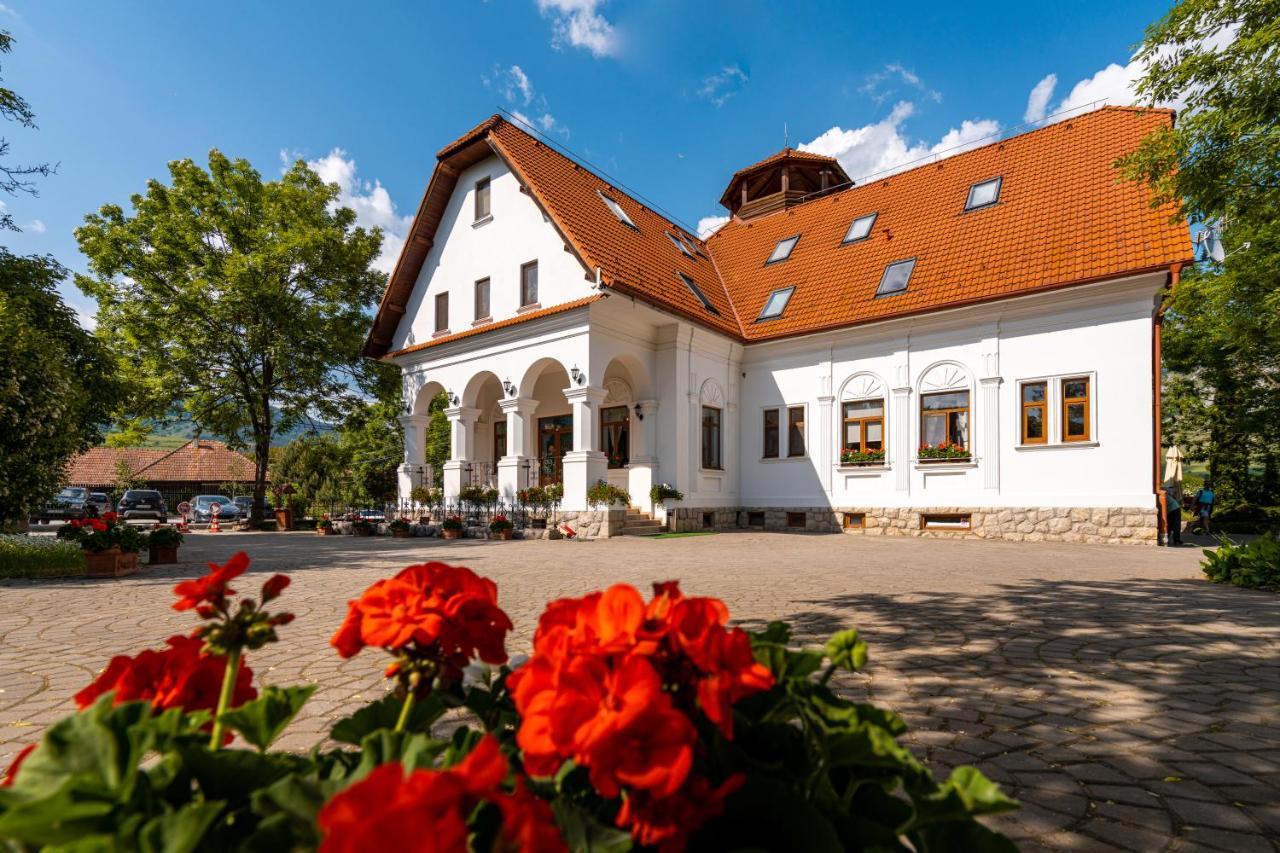 Conacul Secuiesc-Szekelyko Kuria Hotel Coltesti Exterior photo